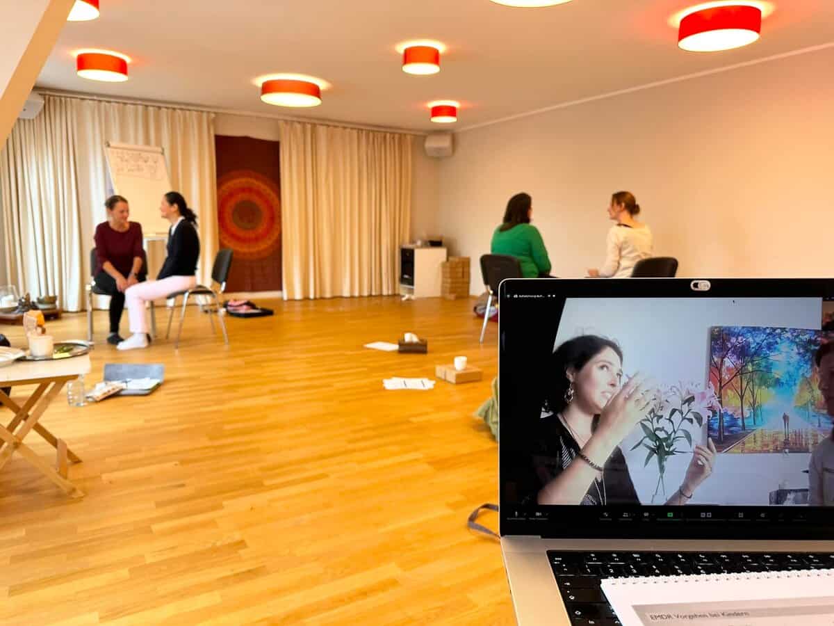 Online-Ausbildung per Live-Webinar an der AKJC - Lernen mit Mehrwert