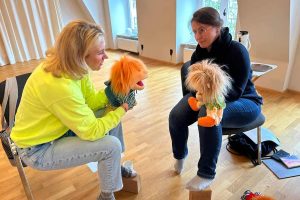 Handpuppen-Einsetzen-AKJC-Kindercoach-lernen
